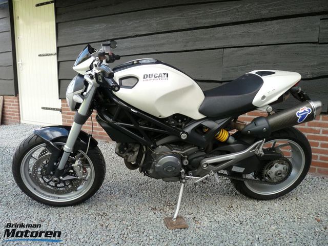 ducati - m-1100