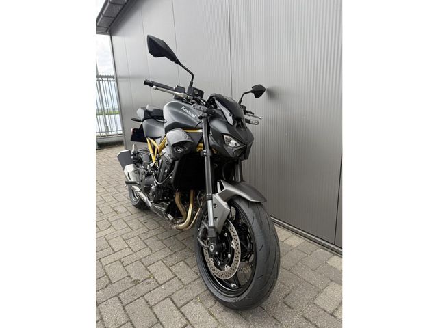 kawasaki - z900