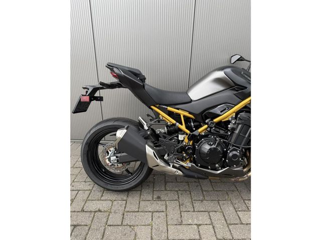 kawasaki - z900