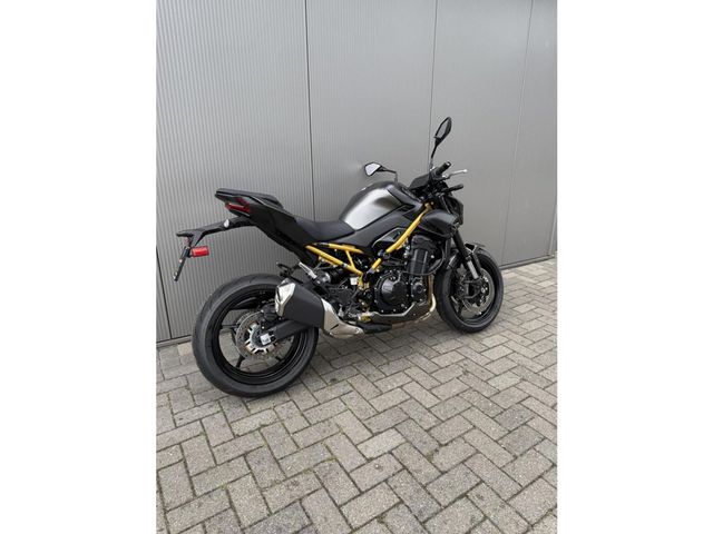 kawasaki - z900