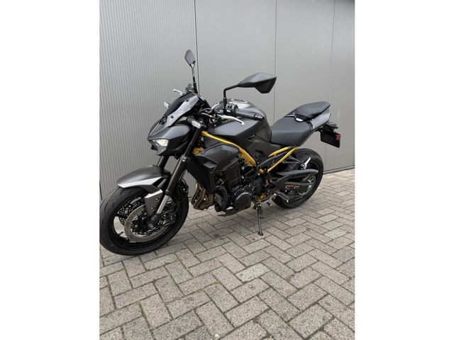 kawasaki - z900