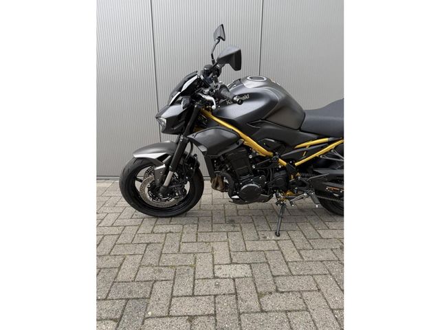 kawasaki - z900