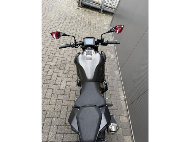 kawasaki - z900