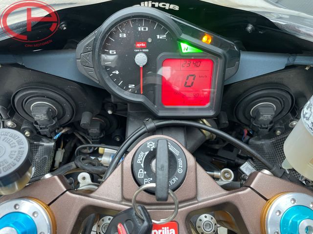 aprilia - rsv-1000-r-factory