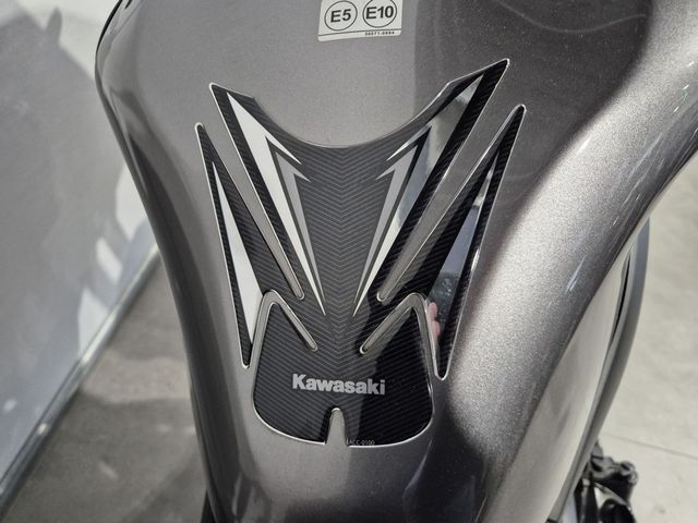 kawasaki - z900