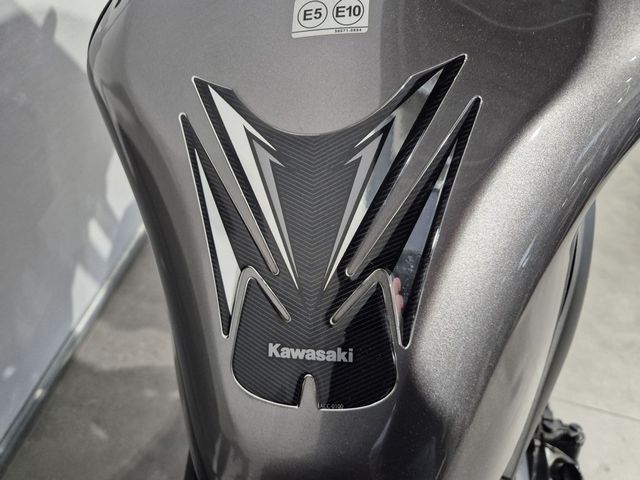 kawasaki - z900
