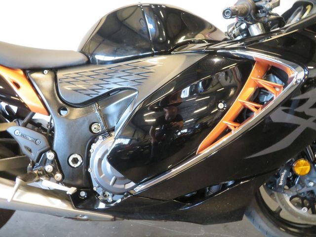 suzuki - gsx-r-1300-hayabusa