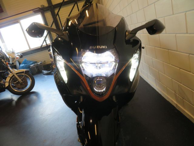 suzuki - gsx-r-1300-hayabusa