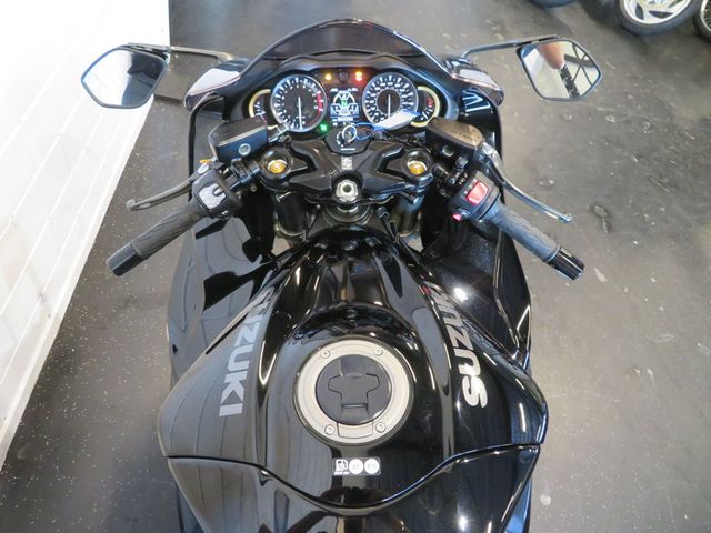 suzuki - gsx-r-1300-hayabusa