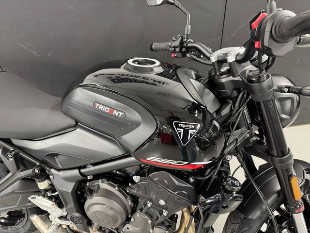 triumph - trident-660