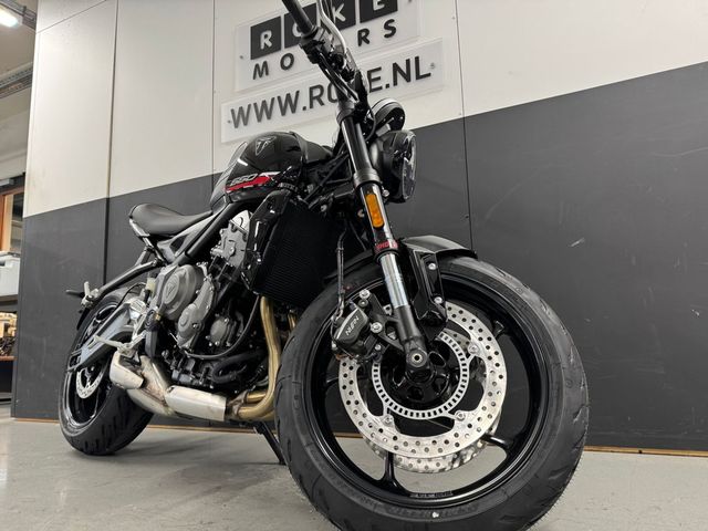 triumph - trident-660