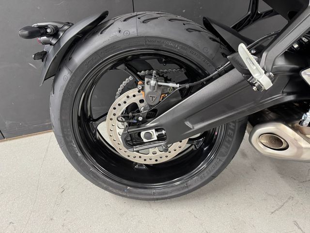 triumph - trident-660