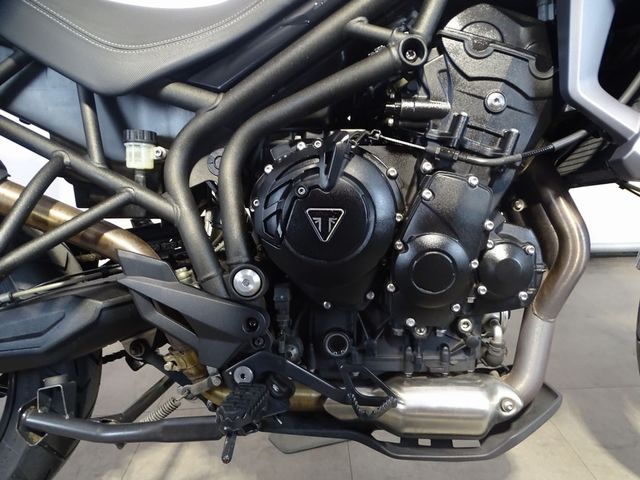 triumph - tiger-800-xrx