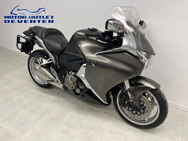 honda - vfr-1200-f-dct-c-abs