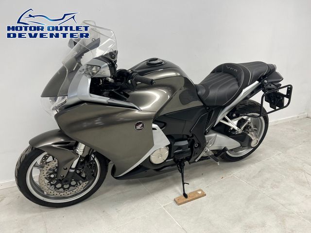 honda - vfr-1200-f-dct-c-abs
