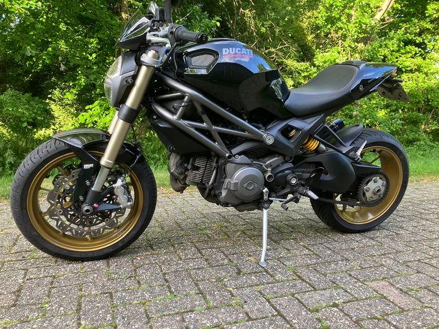 ducati - m-1100-evo