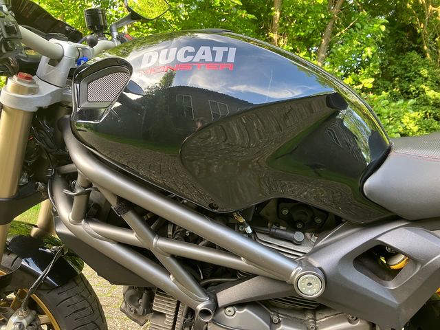 ducati - m-1100-evo
