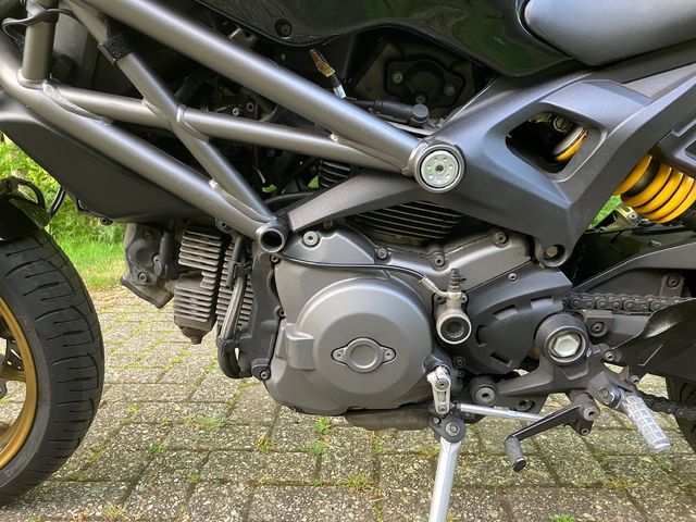 ducati - m-1100-evo