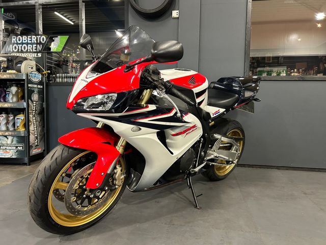 honda - cbr-1000-rr-fireblade