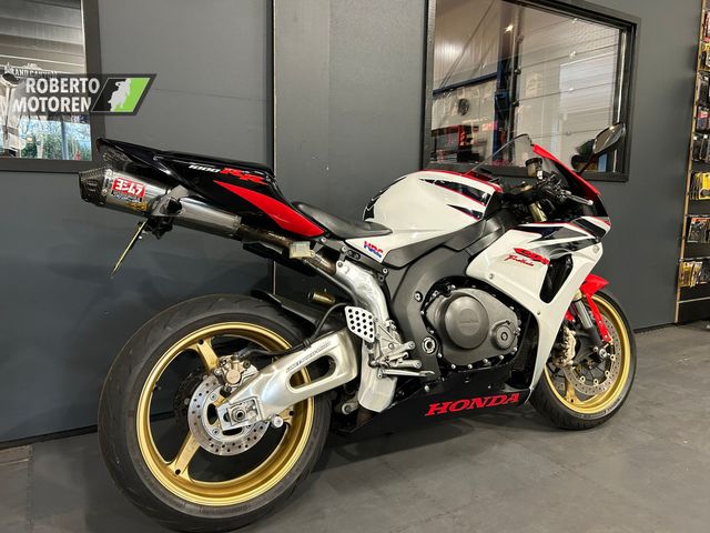 honda - cbr-1000-rr-fireblade