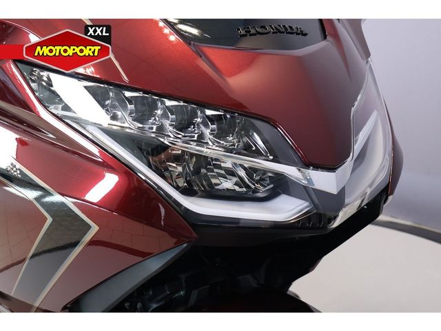 honda - gl-1800-goldwing-touring-deluxe