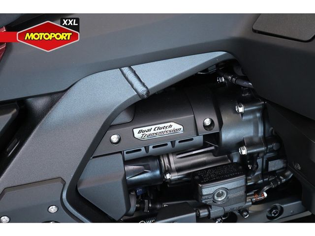 honda - gl-1800-goldwing-touring-deluxe