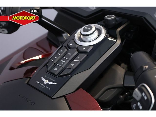 honda - gl-1800-goldwing-touring-deluxe