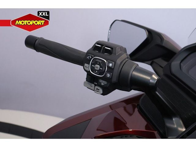 honda - gl-1800-goldwing-touring-deluxe