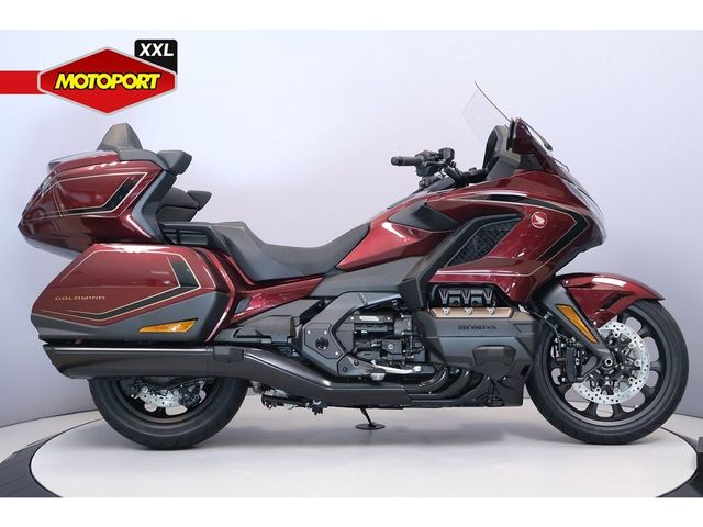honda - gl-1800-goldwing-touring-deluxe