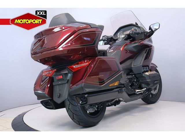 honda - gl-1800-goldwing-touring-deluxe