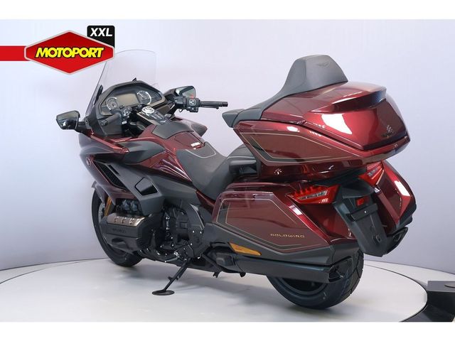 honda - gl-1800-goldwing-touring-deluxe