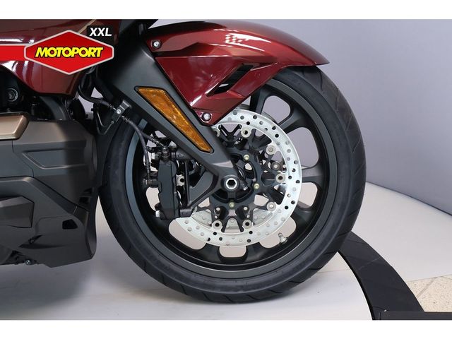 honda - gl-1800-goldwing-touring-deluxe