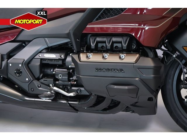 honda - gl-1800-goldwing-touring-deluxe