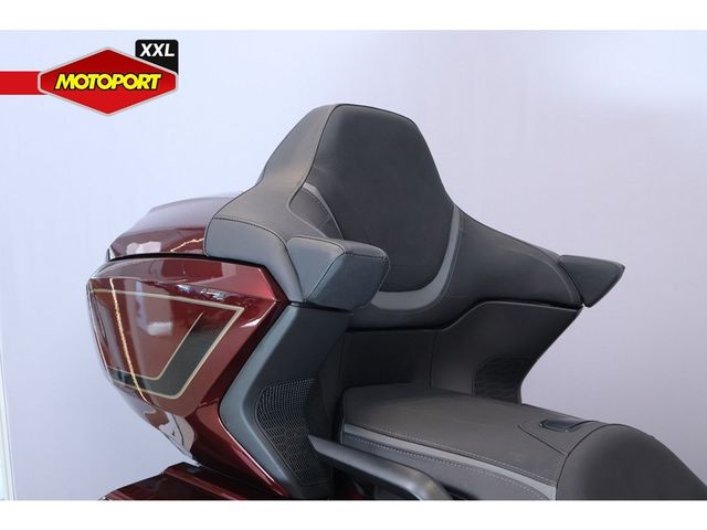 honda - gl-1800-goldwing-touring-deluxe