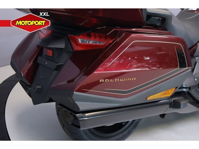 honda - gl-1800-goldwing-touring-deluxe