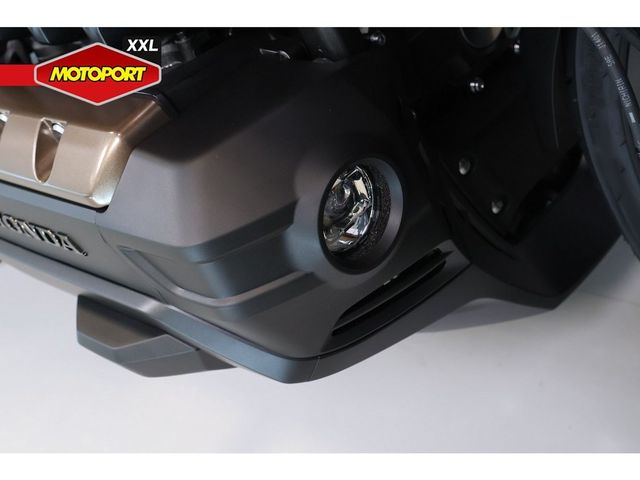 honda - gl-1800-goldwing-touring-deluxe