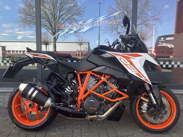 ktm - 1290-super-duke-gt