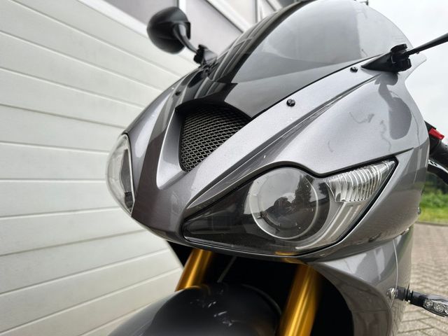 triumph - daytona-675