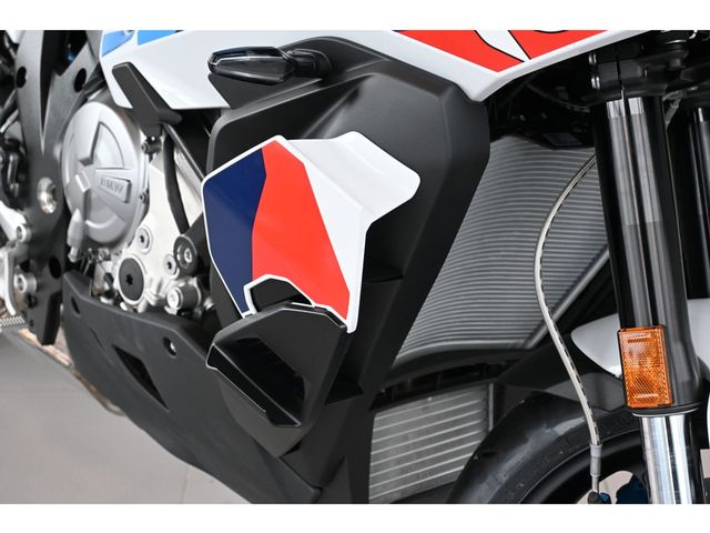 bmw - m-1000-xr