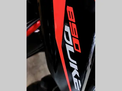 KTM 890 DUKE R – foto 4