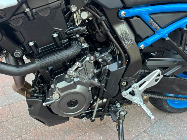 suzuki - gsx-8s
