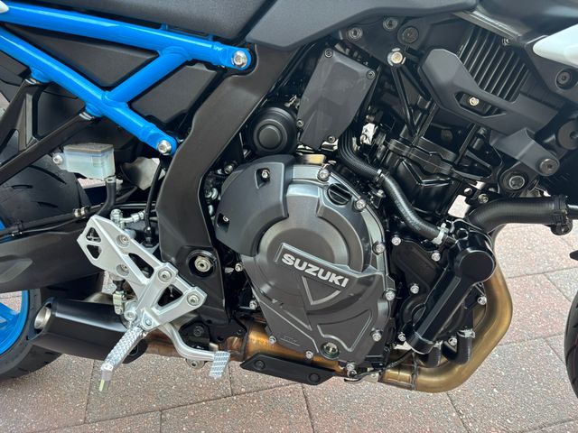 suzuki - gsx-8s