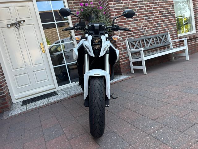 suzuki - gsx-8s