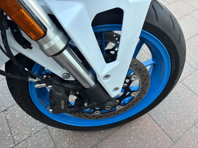 suzuki - gsx-8s