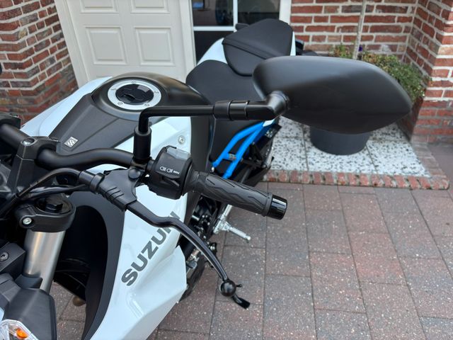 suzuki - gsx-8s