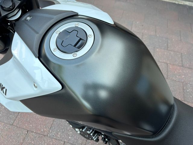 suzuki - gsx-8s