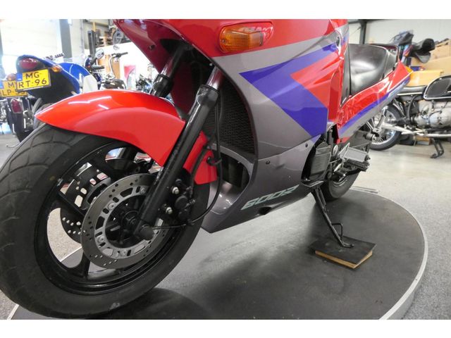 kawasaki - gpx-600-r