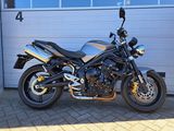 TRIUMPH STREET TRIPLE 675