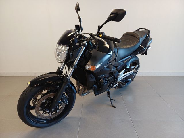 suzuki - gsr-600