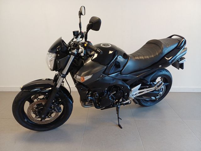 suzuki - gsr-600